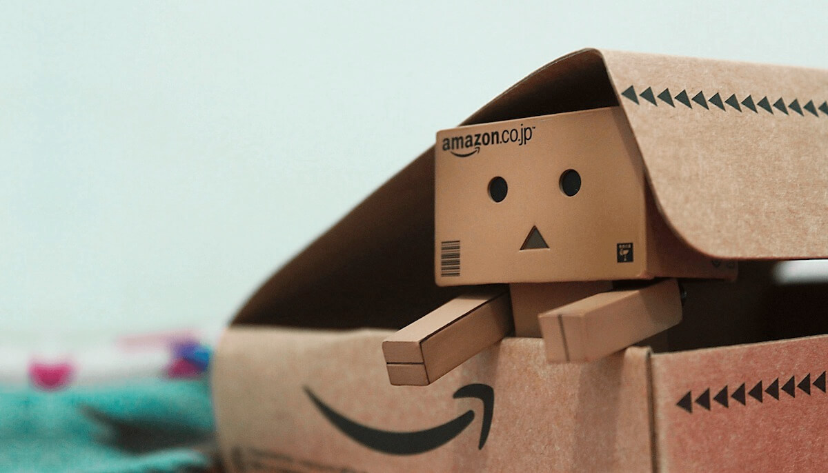 amazon box robot background