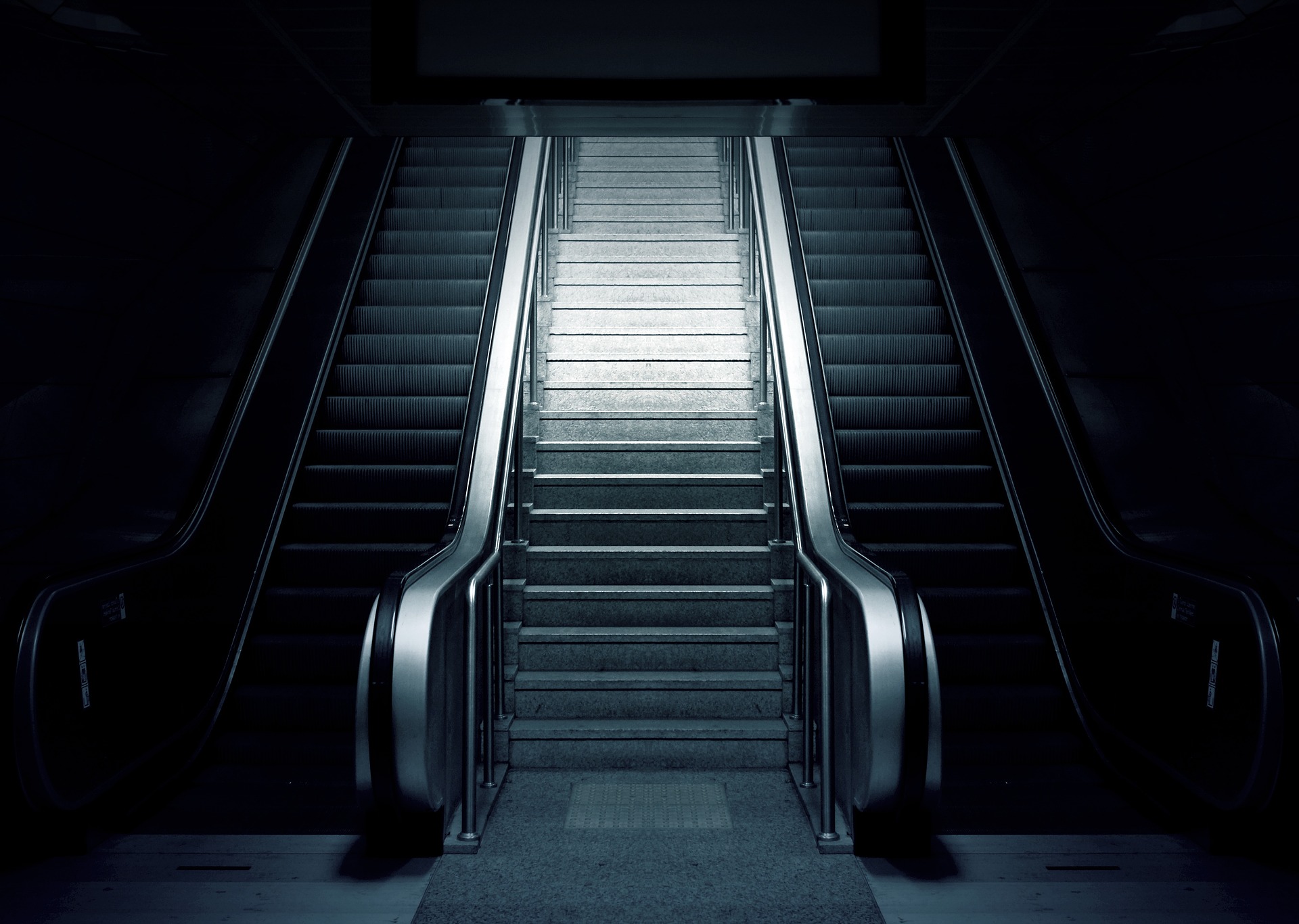 escalator-stairs-metro-subway
